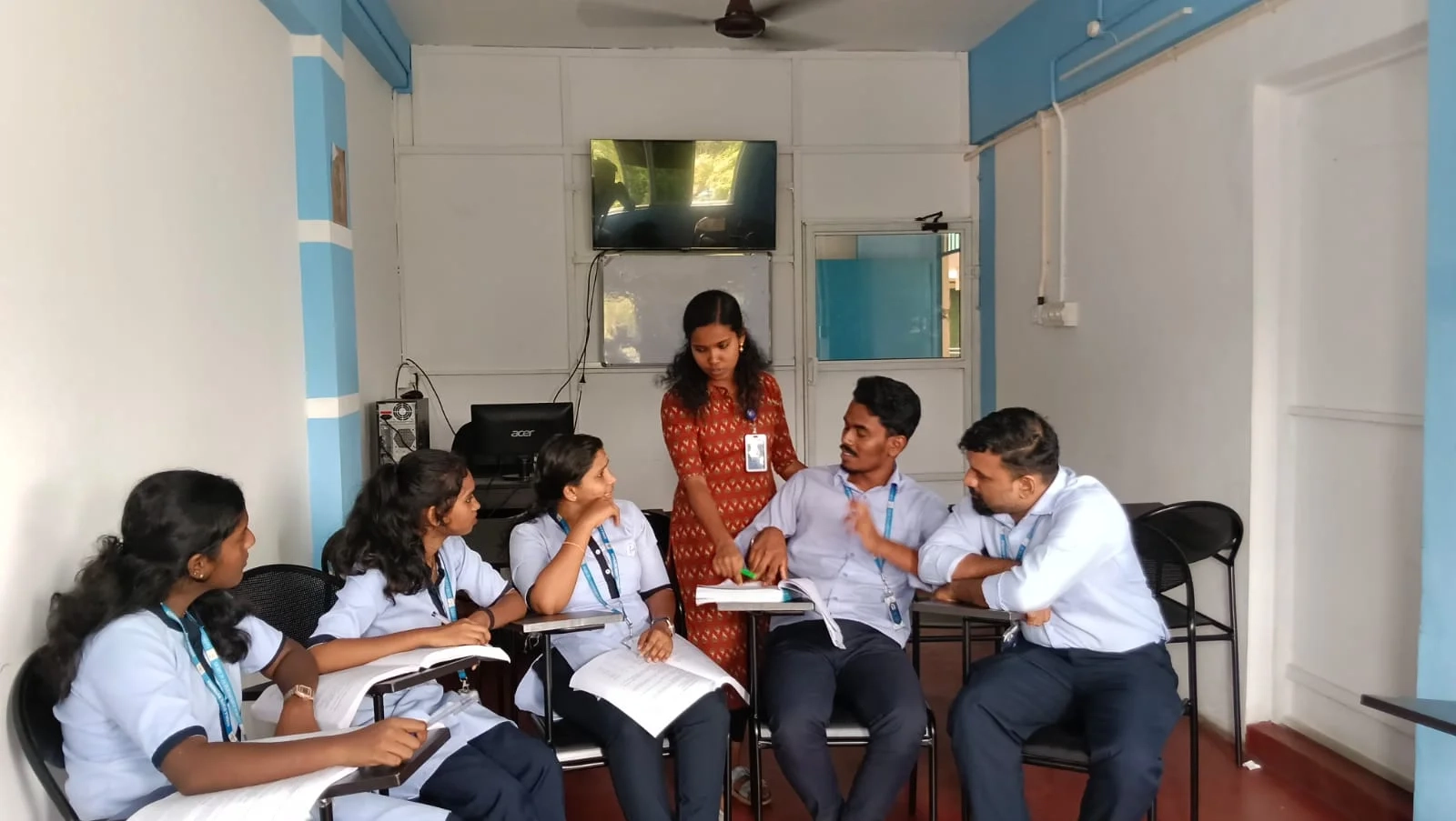 Computer-training-classroom-at-the-best-computer-institute-in-Kayankulam